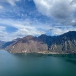 immagine dall'alto di un lago nella zona dell'Area Interna Valtrompia