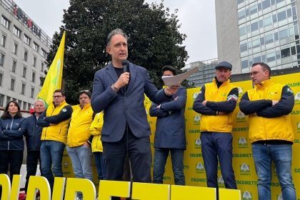 Piena sintonia tra Regione Lombardia e il mondo agricolo sui principali temi che riguardano il futuro del settore. È quanto ha ribadito l’assessore regionale all’Agricoltura, Sovranità alimentare e Foreste Alessandro Beduschi, intervenendo dal palco alla manifestazione organizzata da Coldiretti