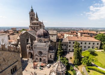 Foto dall'alto di Bergamo dove come a Milano e Mantova sono state disattivate le misure antinquinamento