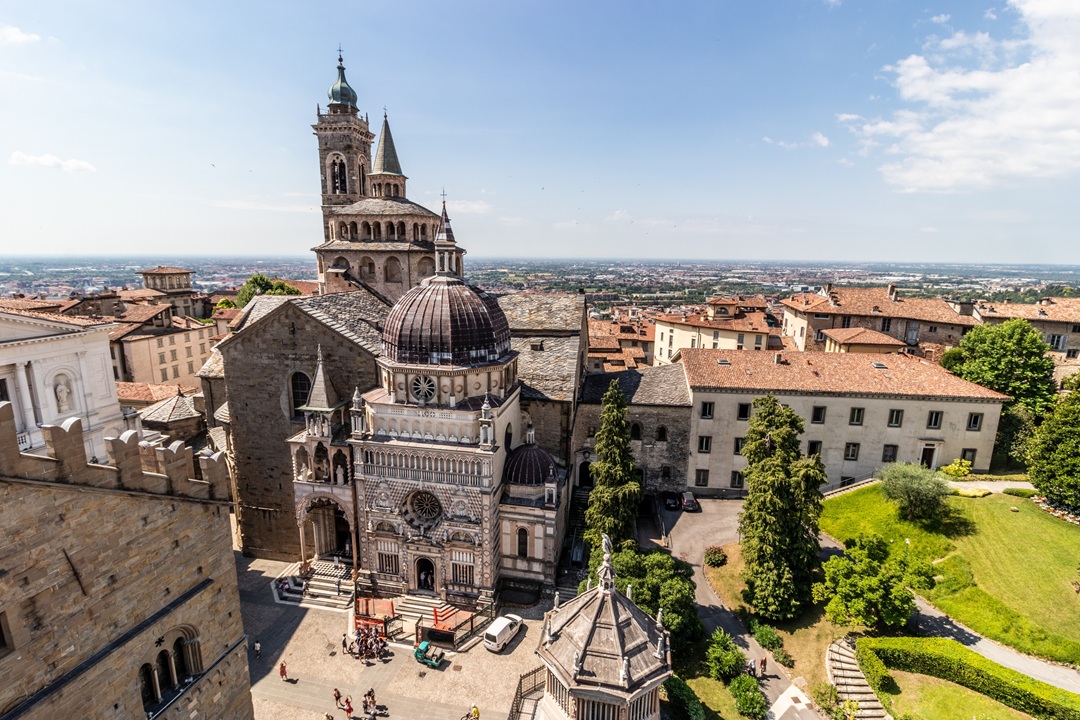 Foto dall'alto di Bergamo dove come a Milano e Mantova sono state disattivate le misure antinquinamento