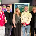 In foto l’assessore regionale alla Cultura, Francesca Caruso, insieme a don Burgio nel corso dell’incontro promosso da Regione Lombardia a teatro a Varese con tanti giovani presenti