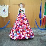 Inaugurata a Palazzo Lombardia la 'Dama dei Fiori', simbolo della candidatura Unesco della Festa di Santa Croce (Monte Isola)