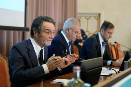 Il presidente Fontana durante il suo intervento al convegno 'Economia della Salute - Stati Generali' a Varese durante il quale ha auspicato una legeg di riforma dell'organizzazione della sanità