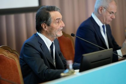 Il presidente Fontana durante il suo intervento al convegno 'Economia della Salute - Stati Generali' a Varese