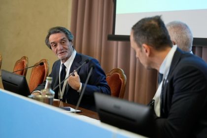 Il presidente Fontana durante il suo intervento al convegno 'Economia della Salute - Stati Generali' a Varese