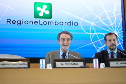 Il presidente di Regione Lombardia Attilio Fontana e il consigliere Monti durante la conferenza di presentazione degli Stati Generali dell'economia della salute