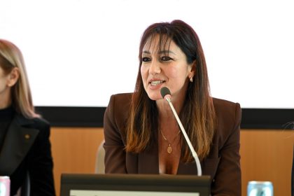 L'assessore Lucchini alla presentazione borse di studio ONISOS per le ricerche a sostegno orfani speciali