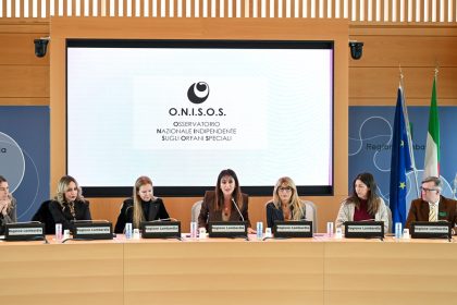 L'assessore Lucchini alla presentazione borse di studio ONISOS per le ricerche a sostegno orfani speciali