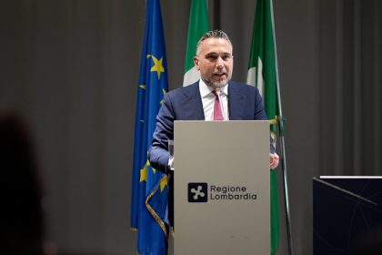 L’assessore regionale ai Trasporti, Franco Lucente, nel corso del suo intervento all’evento sulla mobilità a Palazzo Lombardia