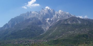 Regione Lombardia approva in Giunta, su proposta dell'assessore a Enti locali e Montagna, Massimo Sertori, lo schema di Accordo di collaborazione per l’attuazione della Strategia 'C6 Vallecamonica ?!' per l’Area Interna Valcamonica.