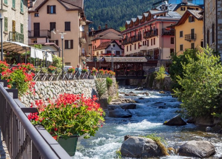 Il turismo montano tra i temi della due giorni di confronto tra istituzioni, sistema formativo e operatori della Valle Camonica e Lago d’Iseo.