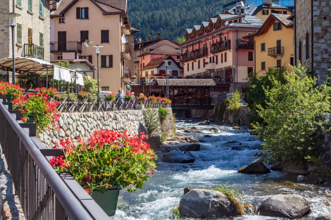 Il turismo montano tra i temi della due giorni di confronto tra istituzioni, sistema formativo e operatori della Valle Camonica e Lago d’Iseo.