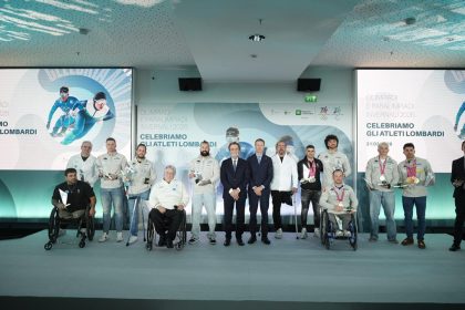 Palazzo Lombardia ospita l'evento ‘Celebriamo gli atleti Lombardi’ per ringraziare e consegnare un riconoscimento a tutti gli atleti lombardi che hanno preso parte alle Olimpiadi e Paralimpiadi Milano Cortina 2026. In foto, il presidente della Regione Lombardia Attilio Fontana e il presidente del Consiglio regionale Federico Romani insieme agli atleti paralimpici premiati