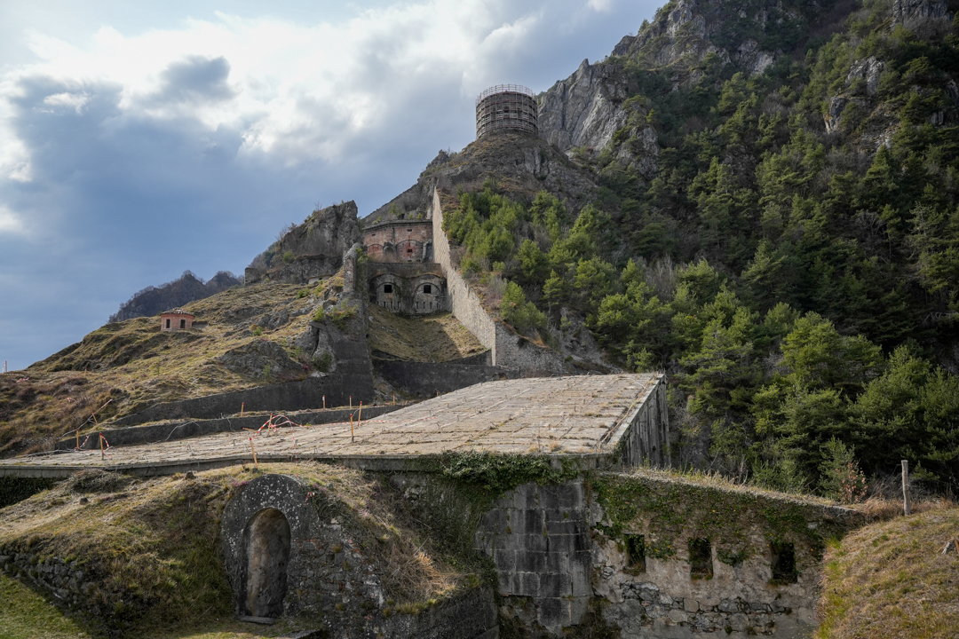 In foto la Rocca d’Anfo, nel bresciano, protagonista della prima tappa del tour Autentica, promosso da Regione Lombardia, per valorizzare le Aree Interne