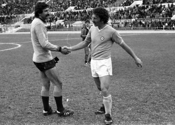 Beppe Savoldi, a destra nella foto Ansa con la maglia del Napoli, cordoglio del presidente della Lombardia Attilio Fontana per la sua morte