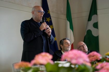 L’assessore regionale alla Montagna ed Enti Locali, Massimo Sertori, interviene durante la tappa del tour Area Interna durante la presentazione della strategia dedicata alla Valsabbia Alto Garda