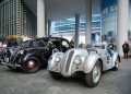 Auto d'epoca che parteciperanno alla storica Milano Sanremo in Piazza Lombardia