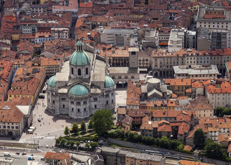 foto di como dall'alto dove sono state revocate misure antinquinamento come a Lecco