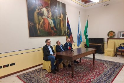 L'assessore regionale allo Sviluppo economico, Guido Guidesi con Massimo Bitonci, assessore alle imprese e commercio della Regione Veneto, a Desenzano del Garda (BS) per l'accordo siglato tra Regione Lombardia e Regione Veneto per aumentare la centralità dei sistemi economici e produttivi dei due territori