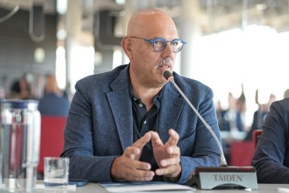 L'assessore Massimo Sertori illustra il programma di interventi a difesa del suolo sul reticolo idrico principale