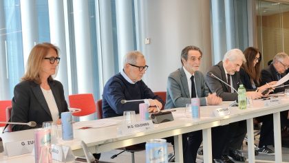 Il progetto PRISMA di cooperazione tra la Lombardia e l'Albania punta a una maggiore sicurezza per il parto, cure migliori per i neonati e una rete di emergenza più efficiente. In foto il presidente della Regione Attilio Fontana e l'assessore al Welfare Bertolaso