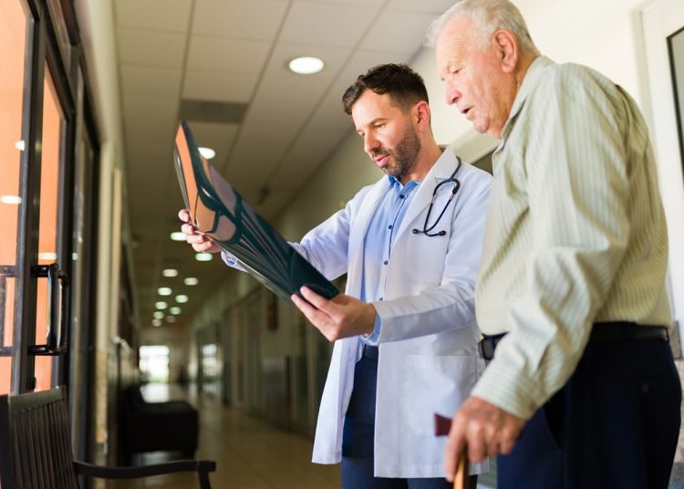 immagini di un medico a lavoro