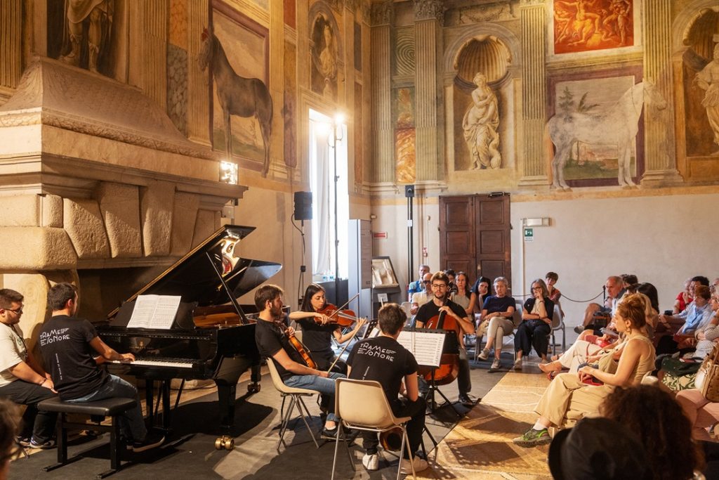 Una sala di Palazzo Te durante un concerto di Trame Sonore, il festival internazionale di musica da camera