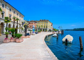 veduta di salò uno dei Comuni coinvolti nel festival sulla sostenibilità del garda 2026