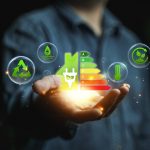 La foto rappresenta una mano con diverse grafiche relative all'efficientamento energetico. Immagine utilizzata per articolo della pubblicazione della graduatoria bando SEED PA Lombardia