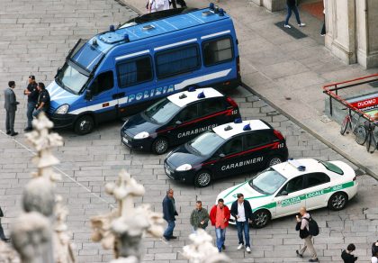 Con Progetto 'On the Road' giovani in Lombardia al fianco della Polizia in veri turni di attività per la sicurezza su strada, oppure accanto ai soccorritori durante situazioni di emergenza