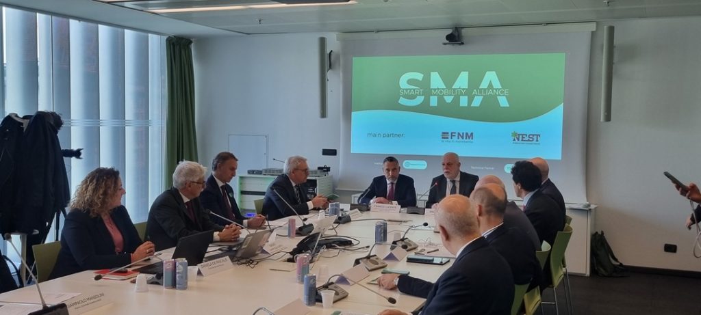 L'assessore Franco Lucente al primo appuntamento, a Palazzo Lombardia, dei Next mobility talk 2026