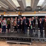 L'assessore ai Trasporti e Mobilità sostenibile Franco Lucente all'inaugurazione del nuovo tram elettrico a Bergamo per la linea T2