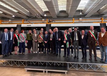 L'assessore ai Trasporti e Mobilità sostenibile Franco Lucente all'inaugurazione del nuovo tram elettrico a Bergamo per la linea T2