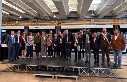 L'assessore ai Trasporti e Mobilità sostenibile Franco Lucente all'inaugurazione del nuovo tram elettrico a Bergamo per la linea T2