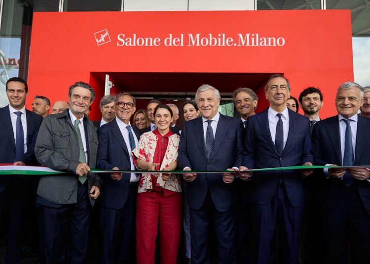 Taglio del nastro del Salone del Mobile di Milano 2026. Presenti il presidente della Regione Lombardia Attilio Fontana, il presidente del Senato Ignazio La Russa, il ministro degli Esteri Antonio Tajani, il sindaco di Milano Giuseppe Sala e il presidente del Salone del Mobile Maria Porro