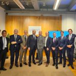 foto di gruppo con assessore bertolaso e sottosegretario Cattaneo in una foto di gruppo della missione della Lombardia a New York che ha promosso modello lombardo