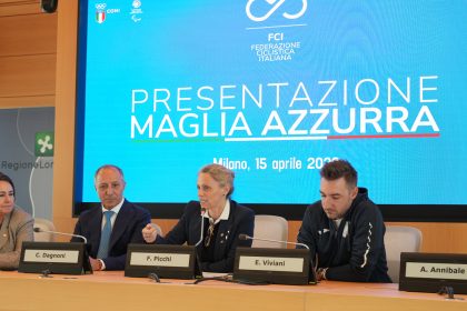 Il sottosegretario Picchi e il presidente della Federazione Ciclistica italiana Dagnoni hanno presentato a palazzo Lombardia la nuova Maglia Azzurra delle squadre nazionali di ciclismo
