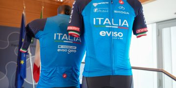 Il sottosegretario Picchi e il presidente della Federazione Ciclistica italiana Dagnoni hanno presentato a palazzo Lombardia la nuova Maglia Azzurra delle squadre nazionali di ciclismo
