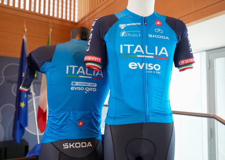Il sottosegretario Picchi e il presidente della Federazione Ciclistica italiana Dagnoni hanno presentato a palazzo Lombardia la nuova Maglia Azzurra delle squadre nazionali di ciclismo