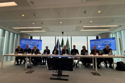 foto con Bertolaso e Fermi e i sottoscrittori dell'accordo tra poli universitari per formazione più efficace per specializzandi