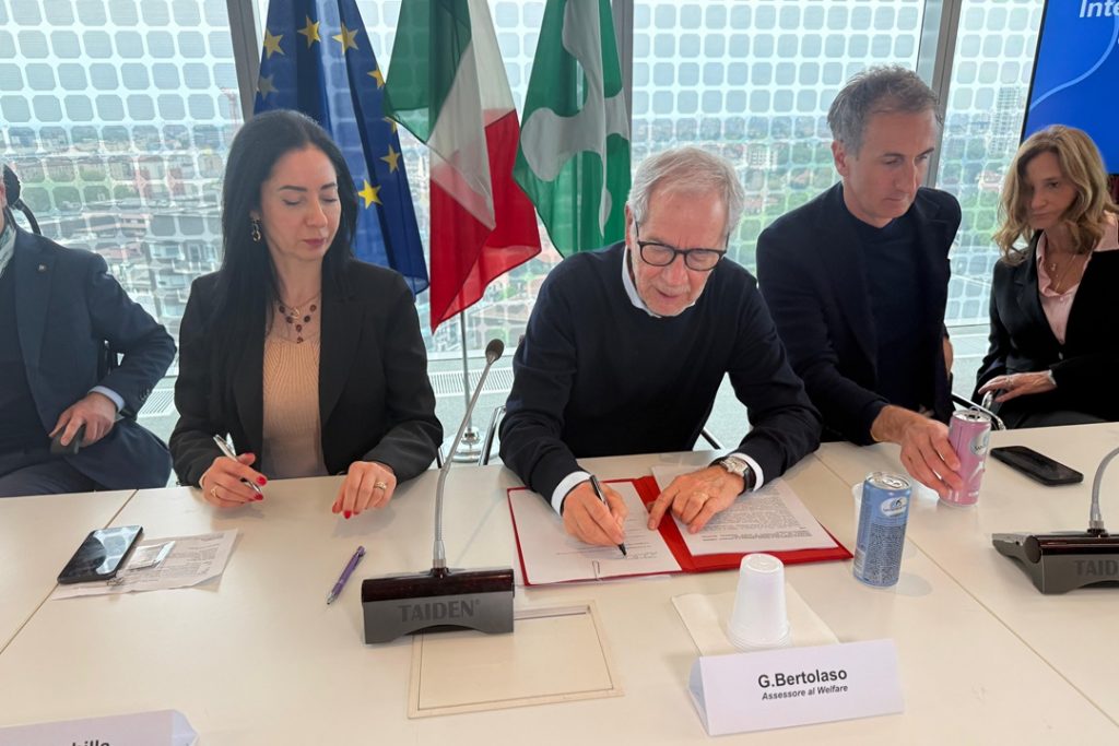 foto della firma dell'accordo tra poli universitari per formazione più efficace per specializzandi