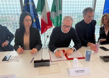foto della firma dell'accordo tra poli universitari per formazione più efficace per specializzandi