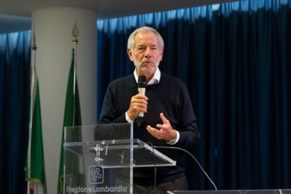 foto generica di Bertolaso che commenta in questo comunicato la missione di Regione Lombardia a New York 