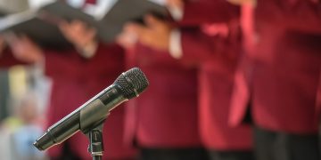 In foto un coro: i canti popolari saranno al centro della seconda edizione di Canti in Corte ad Onore il 18 aprile 2026