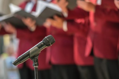 In foto un coro: i canti popolari saranno al centro della seconda edizione di Canti in Corte ad Onore il 18 aprile 2026