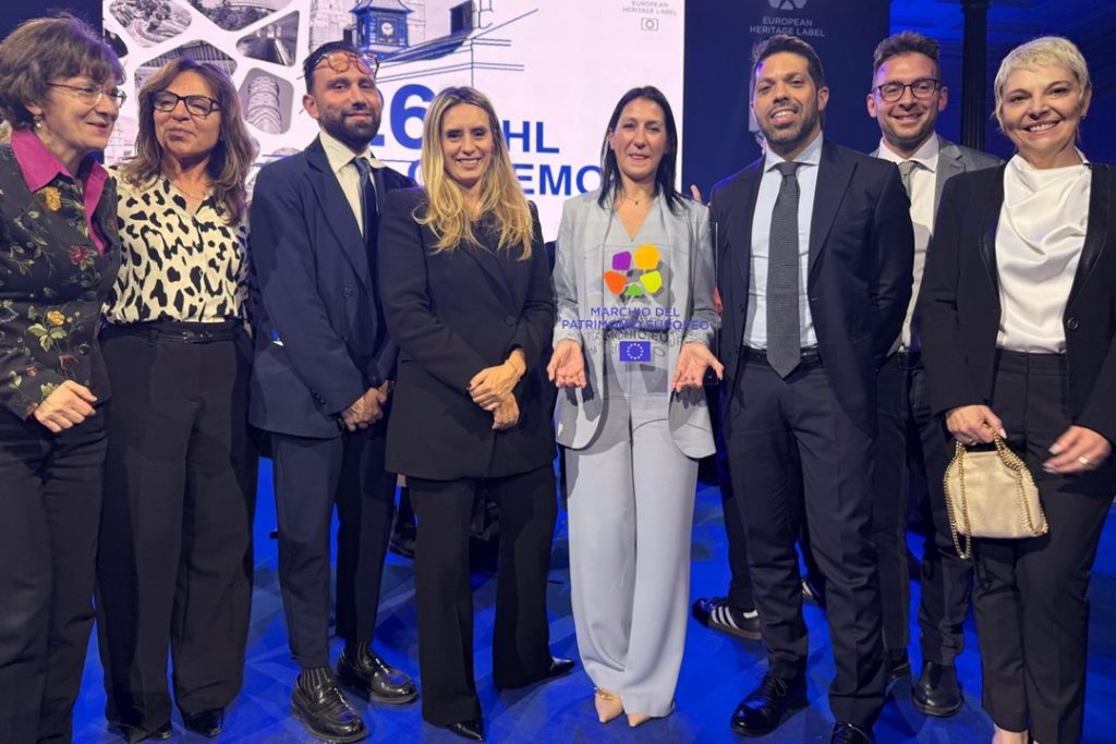 In foto l’assessore regionale alla Cultura, Francesca Caruso, a Bruxelles in occasione della cerimonia di consegna del riconoscimento di Marchio del Patrimonio europeo al Bosco delle Querce di Seveso e Meda (Monza e Brianza)