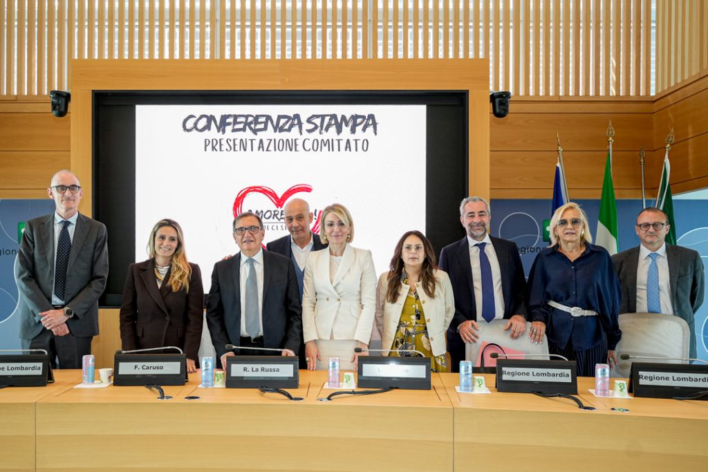 In foto l’assessore regionale alla Sicurezza e Protezione civile, Romano La Russa, nel corso della conferenza stampa di presentazione del comitato ‘Amore c’è – Noi ci siamo’, insieme all’assessore regionale alla Cultura Caruso e alla presidente di ARPA Lombardia Lo Palo