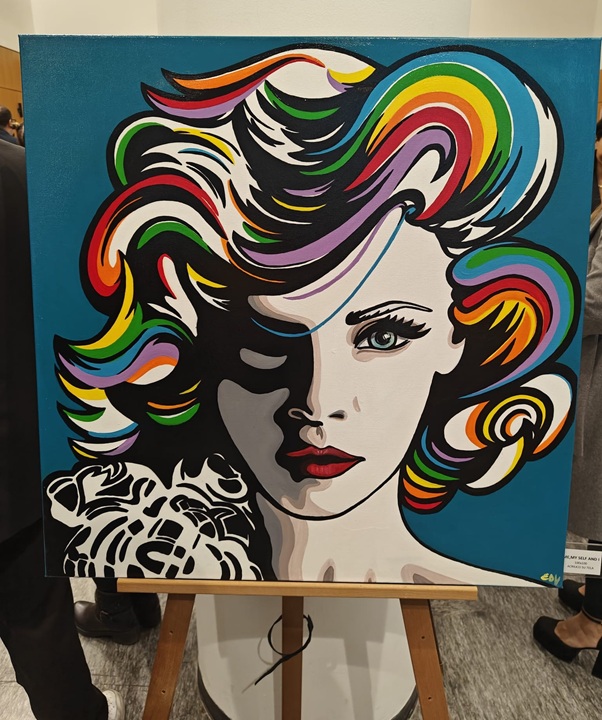 'Pop Vibes' è il titolo della mostra di Emanuela Del Vecchio inaugurata allo Spazio N3 di Palazzo Lombardia dall'assessore regionale al Territorio e Sistemi verdi, Gianluca Comazzi.