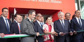 Taglio del nastro del Salone del Mobile di Milano 2026. Presenti il presidente della Regione Lombardia Attilio Fontana, il presidente del Senato Ignazio La Russa, il ministro degli Esteri Antonio Tajani, il sindaco di Milano Giuseppe Sala e il presidente del Salone del Mobile Maria Porro