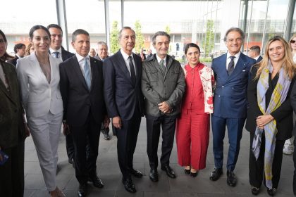 Inaugurazione del Salone del Mobile di Milano 2026. Presenti il presidente della Regione Lombardia Attilio Fontana, gli assessori Debora Massari (Turismo) e Francesca Caruso (Cultura), il sindaco di Milano Giuseppe Sala e il presidente del Salone del Mobile Maria Porro